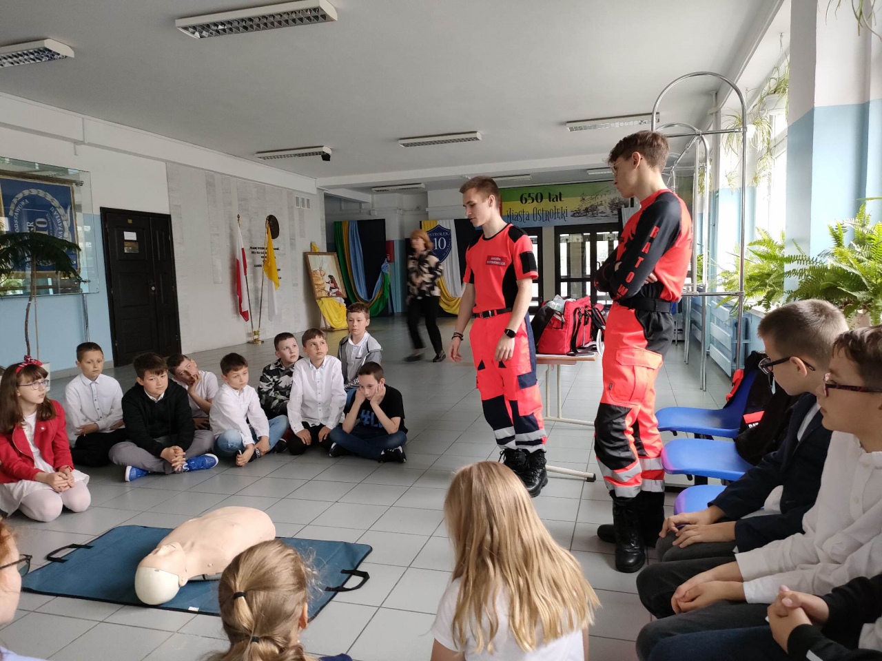 Ratownicy z Grupy Nadzieja w SP 10  - zdjęcie #5 - eOstroleka.pl
