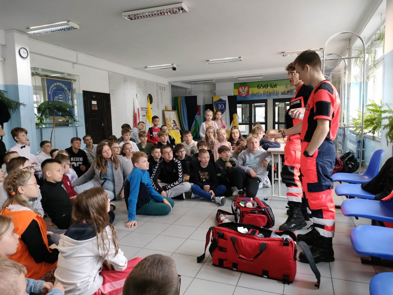 Ratownicy z Grupy Nadzieja w SP 10  - zdjęcie #2 - eOstroleka.pl