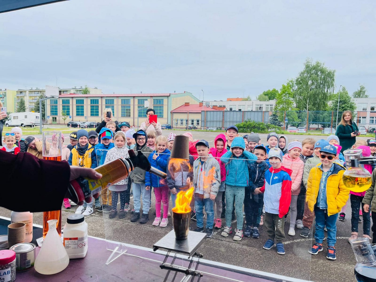 Naukobus w Ostrołęce. Dzieci i młodzież zachwycona ciekawymi eksperymentami! [19.05.2023] - zdjęcie #27 - eOstroleka.pl