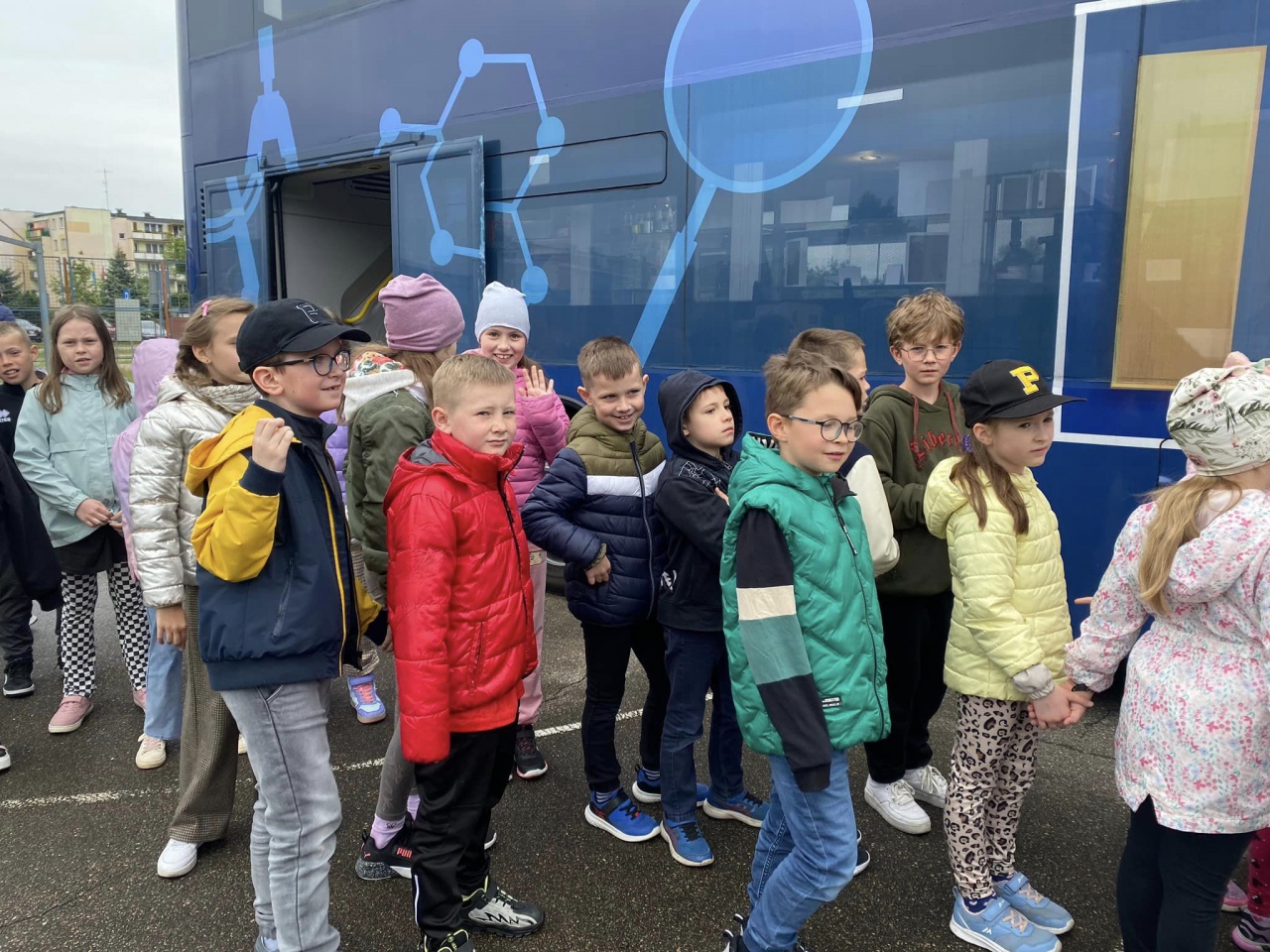 Naukobus w Ostrołęce. Dzieci i młodzież zachwycona ciekawymi eksperymentami! [19.05.2023] - zdjęcie #26 - eOstroleka.pl