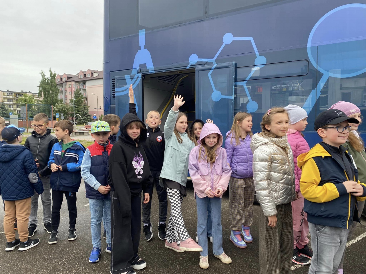 Naukobus w Ostrołęce. Dzieci i młodzież zachwycona ciekawymi eksperymentami! [19.05.2023] - zdjęcie #20 - eOstroleka.pl