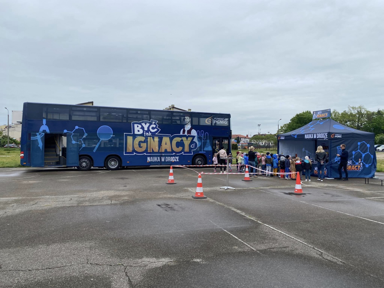 Naukobus w Ostrołęce. Dzieci i młodzież zachwycona ciekawymi eksperymentami! [19.05.2023] - zdjęcie #19 - eOstroleka.pl