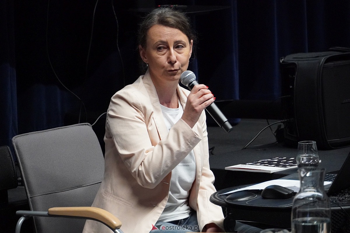 O ludziach zniszczonych przez totalitaryzm. Spotkanie z profesor Izabelą Łapińską w Muzeum Żołnierzy Wyklętych [19.05.2023] - zdjęcie #2 - eOstroleka.pl