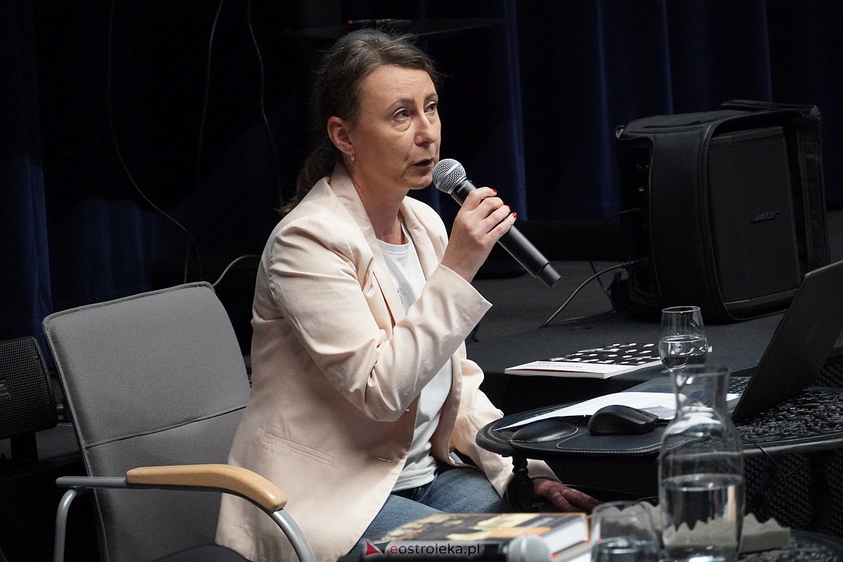 O ludziach zniszczonych przez totalitaryzm. Spotkanie z profesor Izabelą Łapińską w Muzeum Żołnierzy Wyklętych [19.05.2023] - zdjęcie #1 - eOstroleka.pl