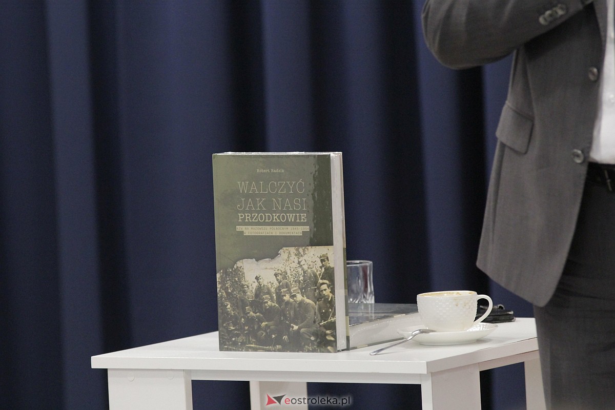 Robert Radzik w Olszewie-Borkach. Promował książkę “Walczyć jak nasi przodkowie” [19.05.2023] - zdjęcie #3 - eOstroleka.pl