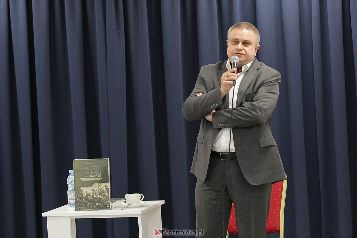 Robert Radzik w Olszewie-Borkach. Promował książkę “Walczyć jak nasi przodkowie” [19.05.2023] - zdjęcie #13 - eOstroleka.pl