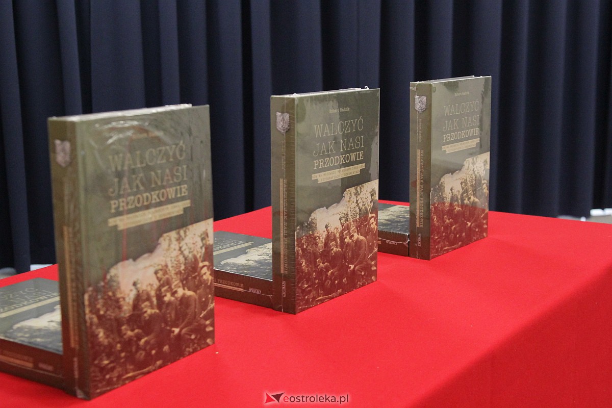 Robert Radzik w Olszewie-Borkach. Promował książkę “Walczyć jak nasi przodkowie” [19.05.2023] - zdjęcie #9 - eOstroleka.pl