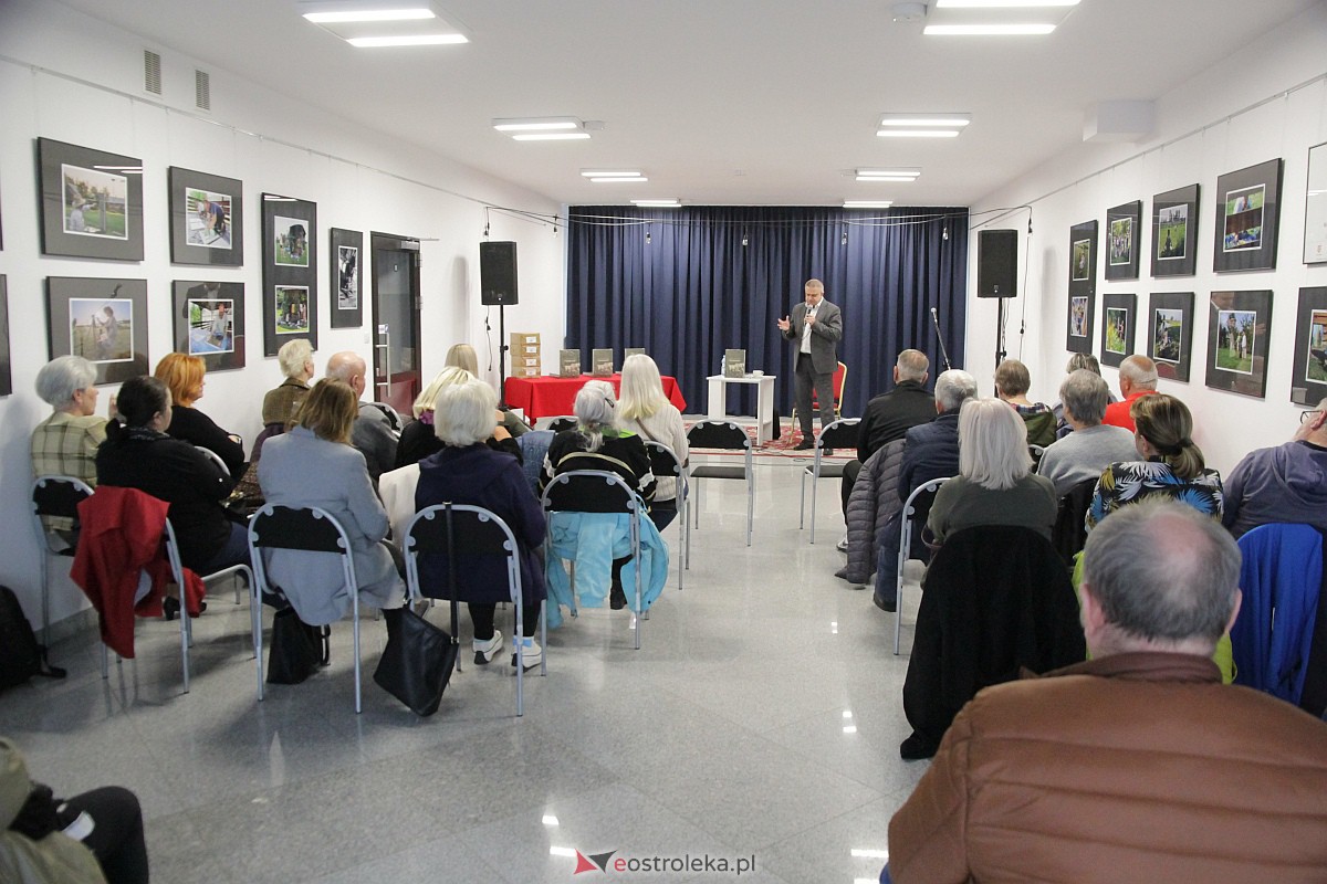 Robert Radzik w Olszewie-Borkach. Promował książkę “Walczyć jak nasi przodkowie” [19.05.2023] - zdjęcie #4 - eOstroleka.pl