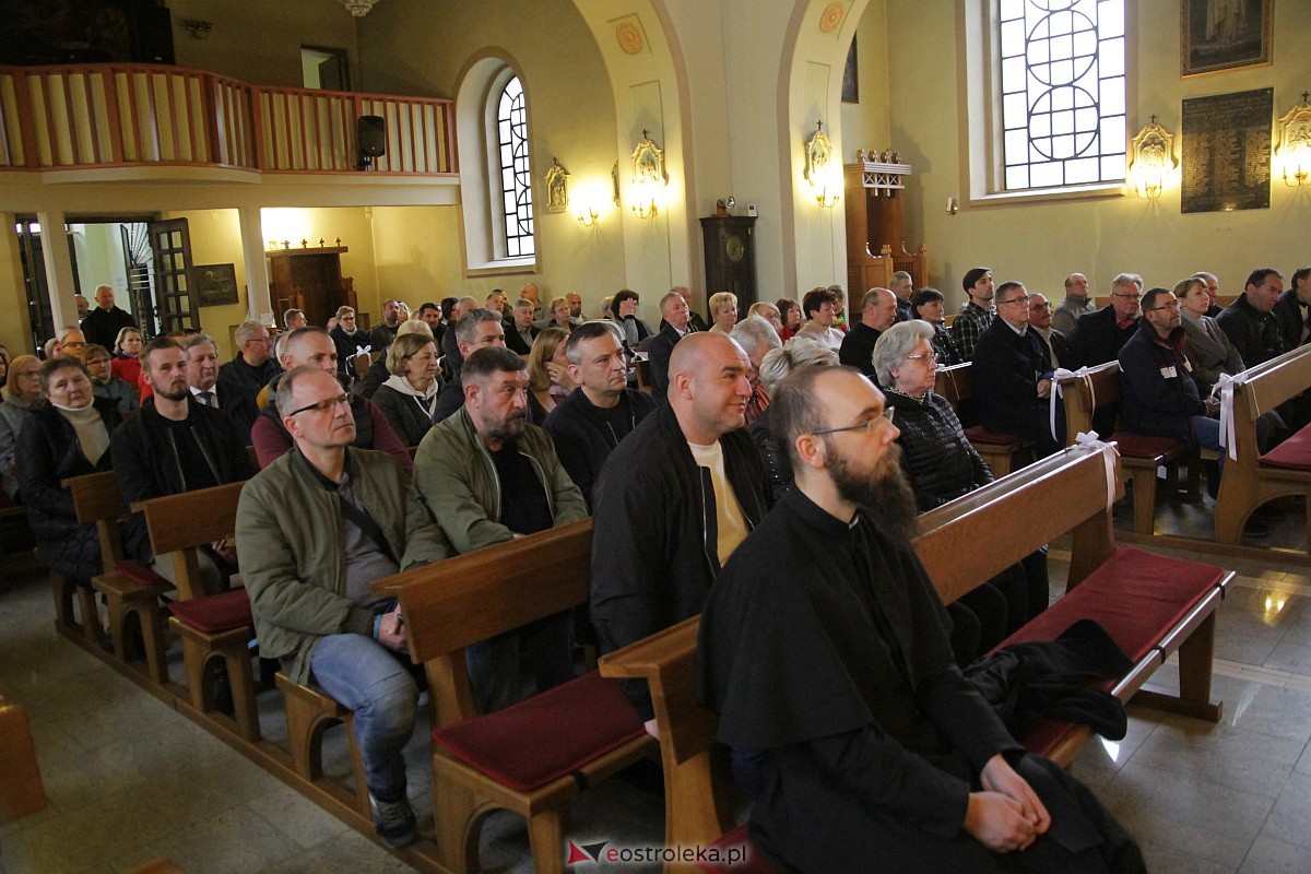 Spotkanie z Wojciechem Sumlińskim w kościele pw. św. Wojciecha w Ostrołęce [19.05.2023] - zdjęcie #17 - eOstroleka.pl