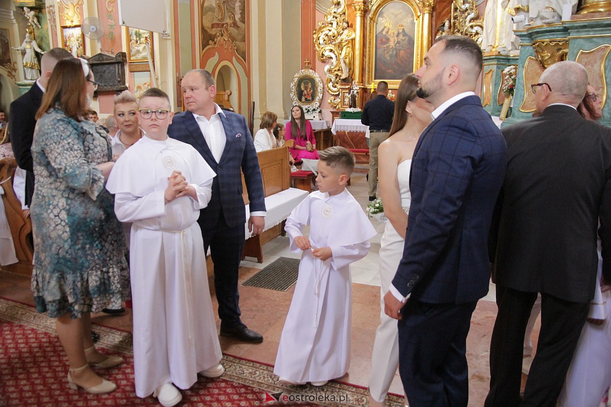I Komunia Święta w sanktuarium pw. św. Antoniego Padewskiego w Ostrołęce {20.05.2023} - zdjęcie #74 - eOstroleka.pl