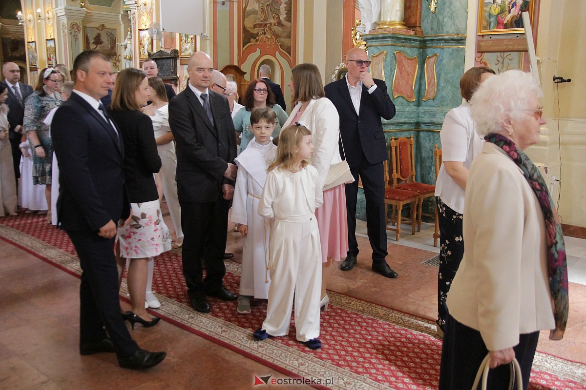 I Komunia Święta w sanktuarium pw. św. Antoniego Padewskiego w Ostrołęce {20.05.2023} - zdjęcie #72 - eOstroleka.pl