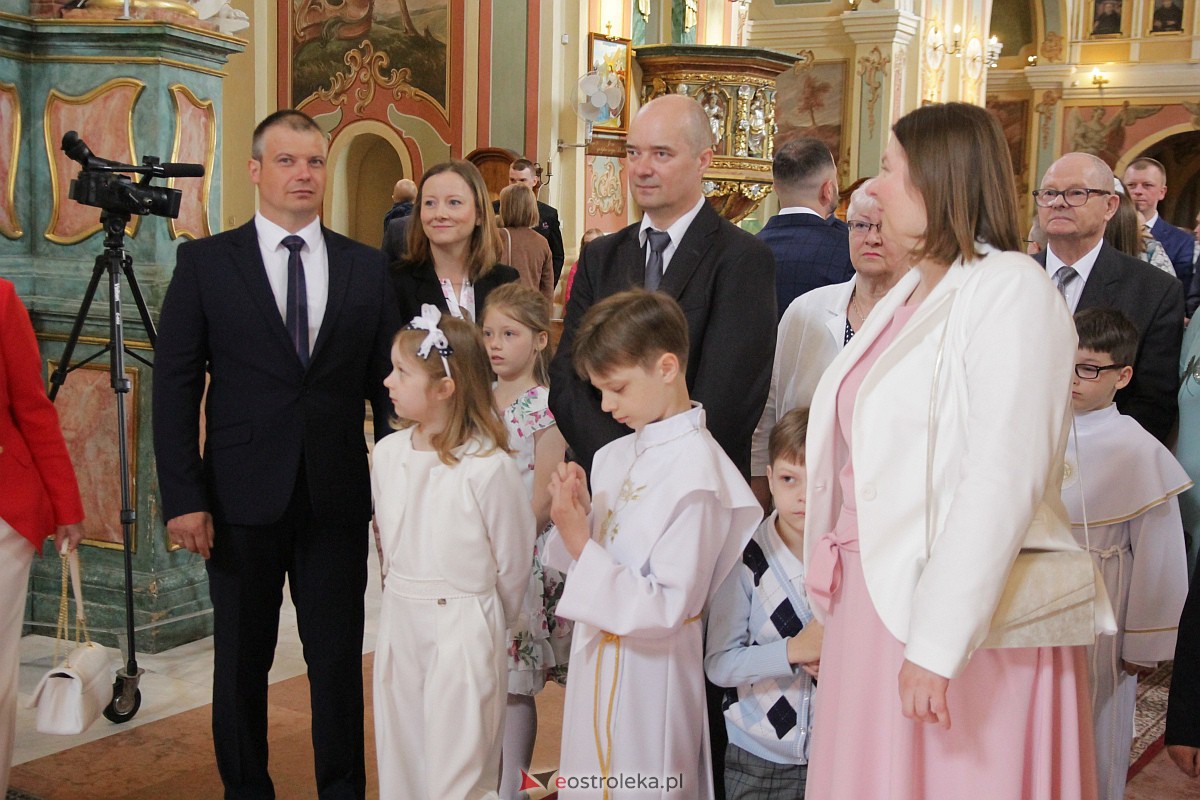 I Komunia Święta w sanktuarium pw. św. Antoniego Padewskiego w Ostrołęce {20.05.2023} - zdjęcie #70 - eOstroleka.pl