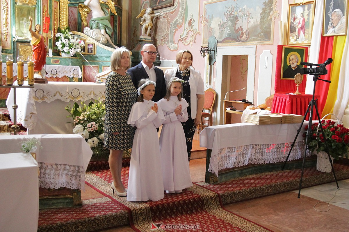 I Komunia Święta w sanktuarium pw. św. Antoniego Padewskiego w Ostrołęce {20.05.2023} - zdjęcie #69 - eOstroleka.pl
