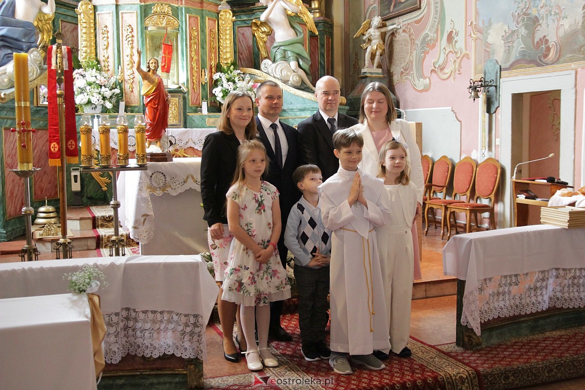 I Komunia Święta w sanktuarium pw. św. Antoniego Padewskiego w Ostrołęce {20.05.2023} - zdjęcie #64 - eOstroleka.pl