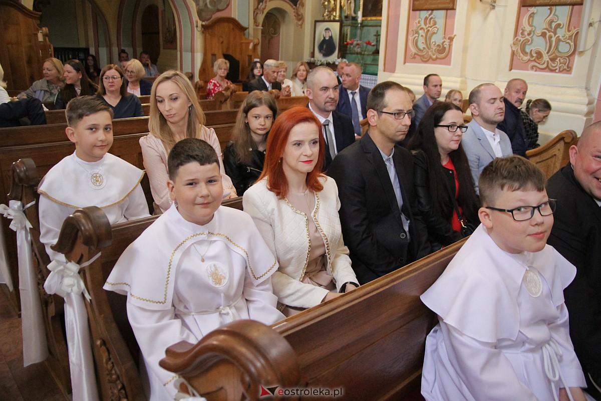 I Komunia Święta w sanktuarium pw. św. Antoniego Padewskiego w Ostrołęce {20.05.2023} - zdjęcie #55 - eOstroleka.pl