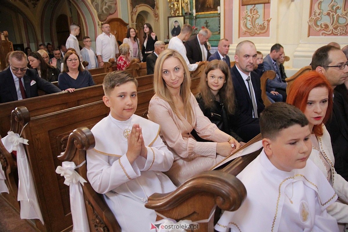 I Komunia Święta w sanktuarium pw. św. Antoniego Padewskiego w Ostrołęce {20.05.2023} - zdjęcie #53 - eOstroleka.pl
