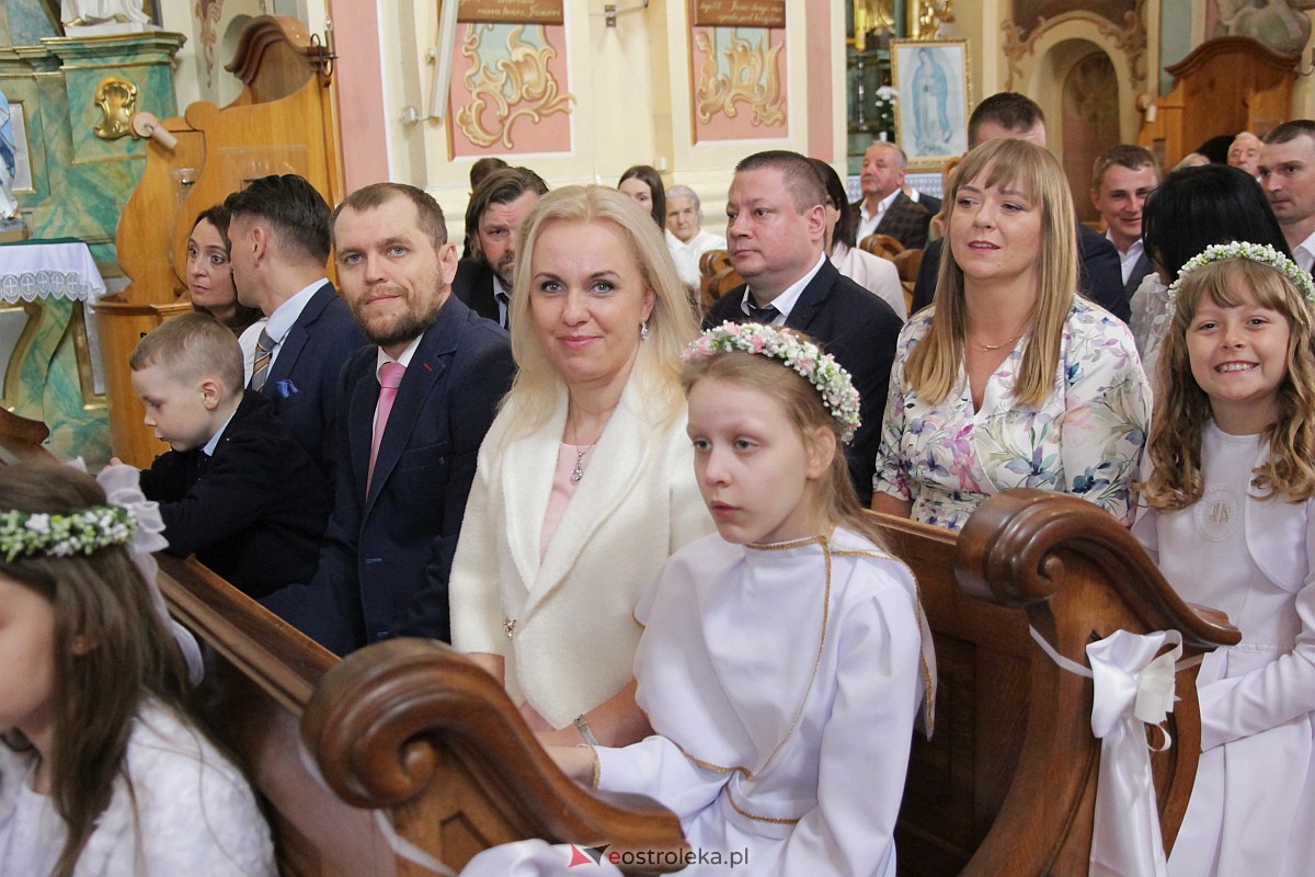 I Komunia Święta w sanktuarium pw. św. Antoniego Padewskiego w Ostrołęce {20.05.2023} - zdjęcie #52 - eOstroleka.pl