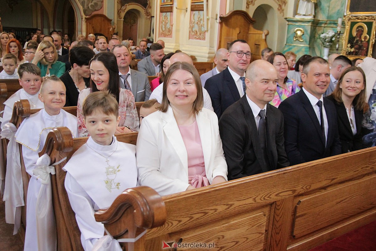I Komunia Święta w sanktuarium pw. św. Antoniego Padewskiego w Ostrołęce {20.05.2023} - zdjęcie #44 - eOstroleka.pl