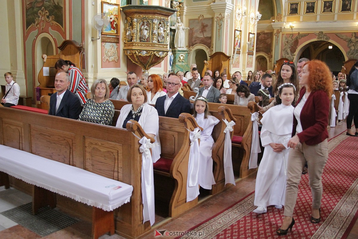 I Komunia Święta w sanktuarium pw. św. Antoniego Padewskiego w Ostrołęce {20.05.2023} - zdjęcie #41 - eOstroleka.pl