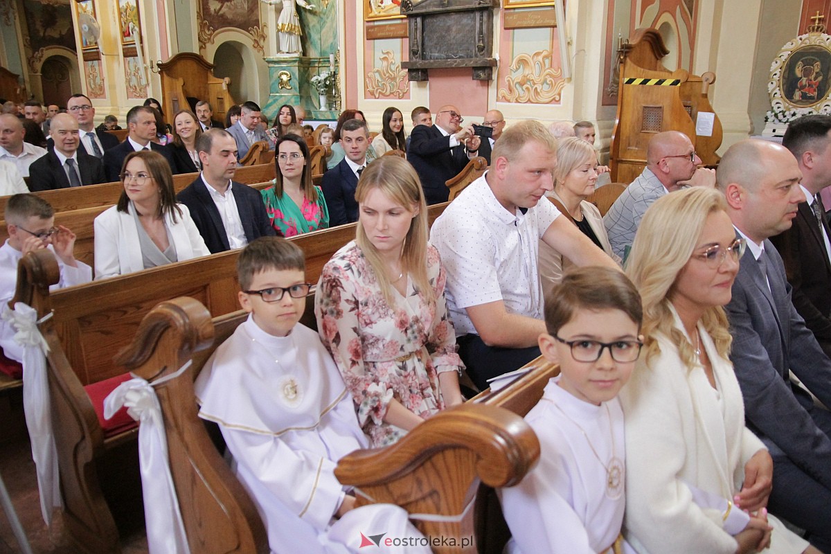 I Komunia Święta w sanktuarium pw. św. Antoniego Padewskiego w Ostrołęce {20.05.2023} - zdjęcie #40 - eOstroleka.pl