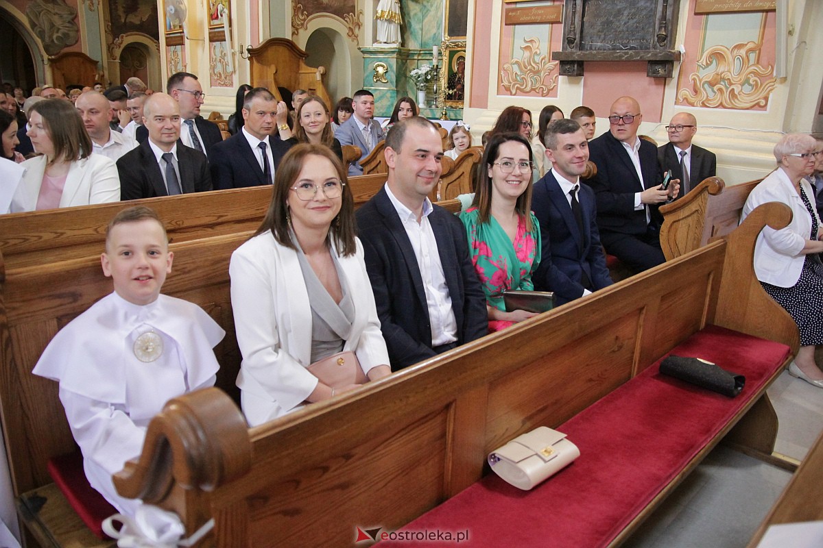 I Komunia Święta w sanktuarium pw. św. Antoniego Padewskiego w Ostrołęce {20.05.2023} - zdjęcie #39 - eOstroleka.pl