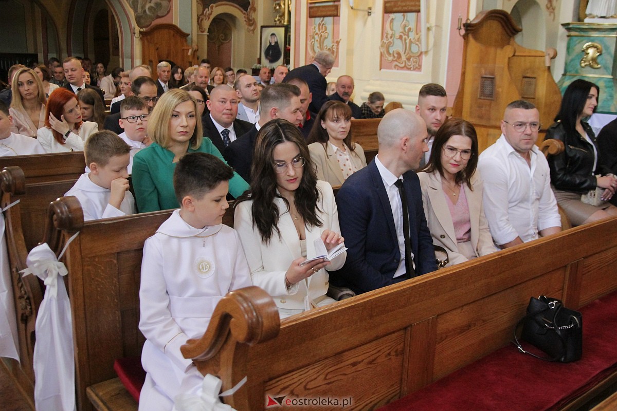I Komunia Święta w sanktuarium pw. św. Antoniego Padewskiego w Ostrołęce {20.05.2023} - zdjęcie #35 - eOstroleka.pl