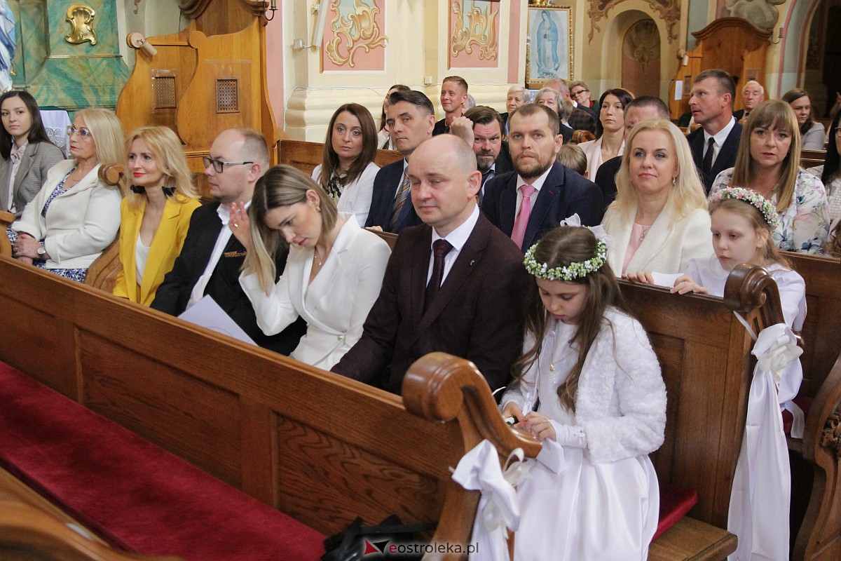 I Komunia Święta w sanktuarium pw. św. Antoniego Padewskiego w Ostrołęce {20.05.2023} - zdjęcie #34 - eOstroleka.pl