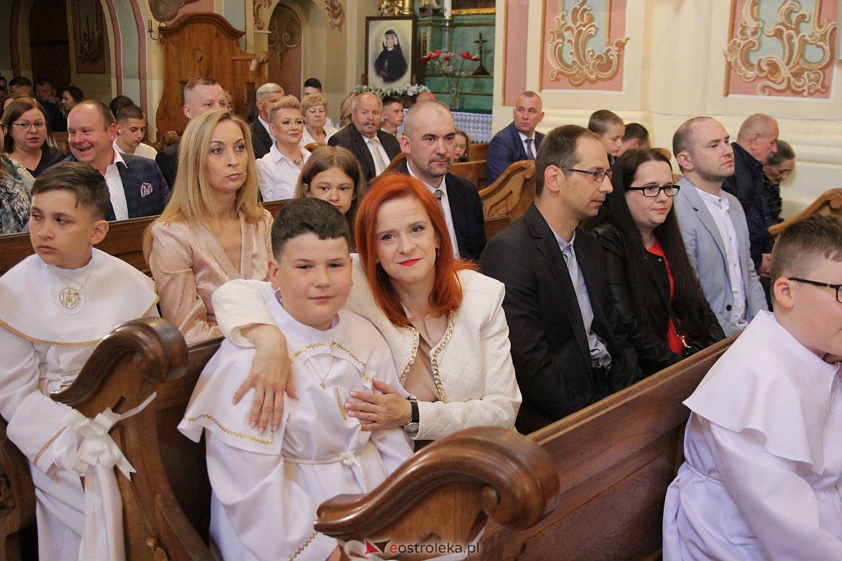 I Komunia Święta w sanktuarium pw. św. Antoniego Padewskiego w Ostrołęce {20.05.2023} - zdjęcie #32 - eOstroleka.pl