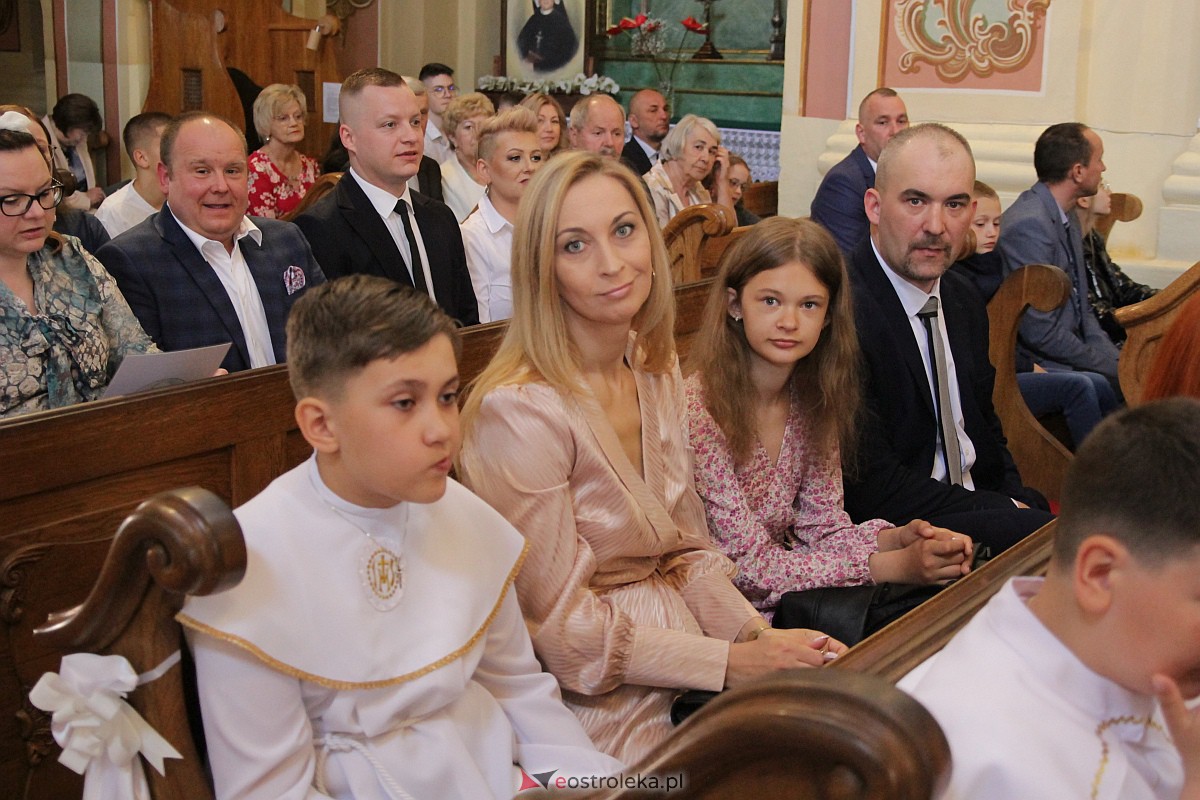I Komunia Święta w sanktuarium pw. św. Antoniego Padewskiego w Ostrołęce {20.05.2023} - zdjęcie #31 - eOstroleka.pl