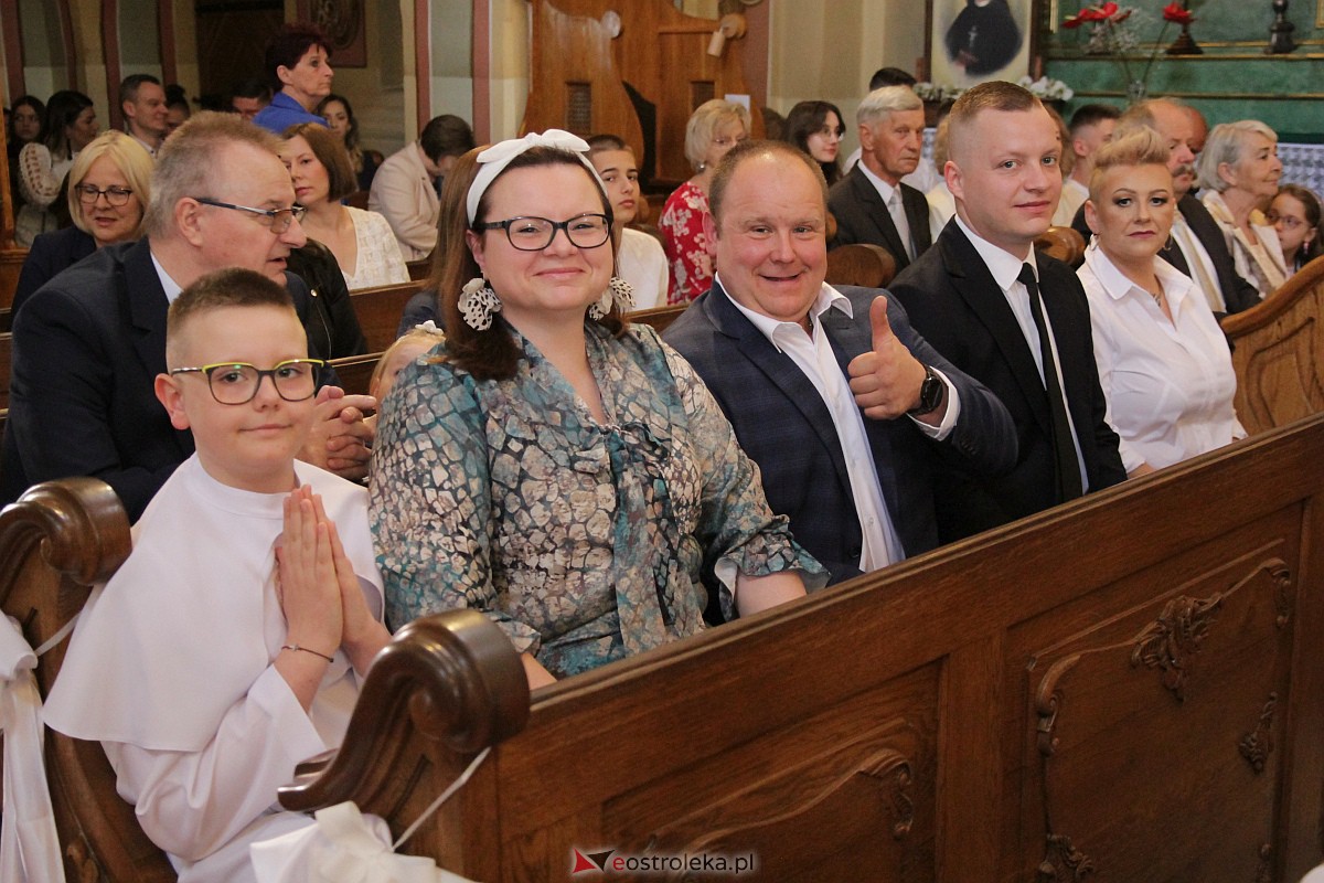 I Komunia Święta w sanktuarium pw. św. Antoniego Padewskiego w Ostrołęce {20.05.2023} - zdjęcie #30 - eOstroleka.pl