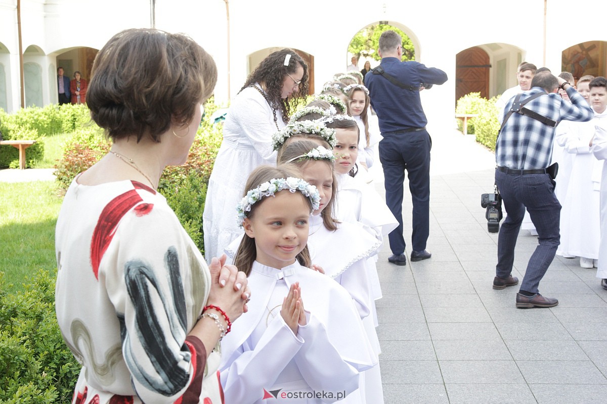 I Komunia Święta w sanktuarium pw. św. Antoniego Padewskiego w Ostrołęce {20.05.2023} - zdjęcie #24 - eOstroleka.pl