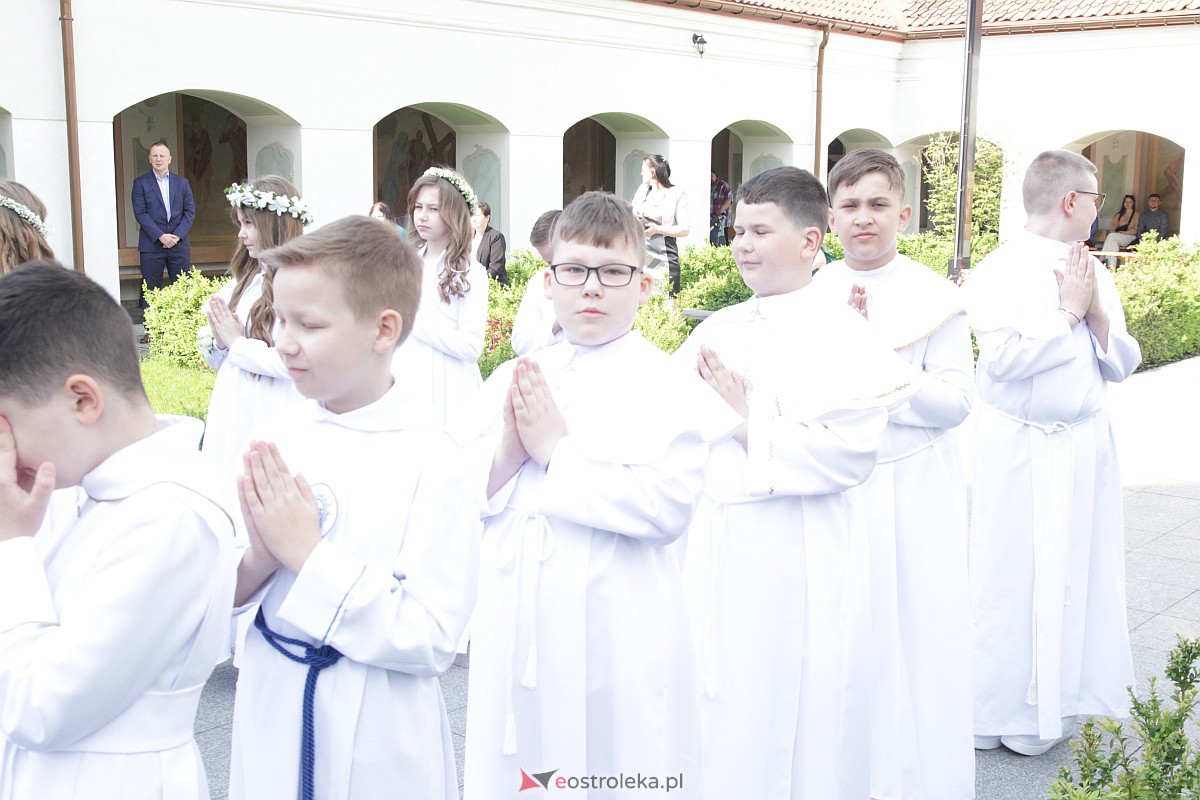 I Komunia Święta w sanktuarium pw. św. Antoniego Padewskiego w Ostrołęce {20.05.2023} - zdjęcie #20 - eOstroleka.pl
