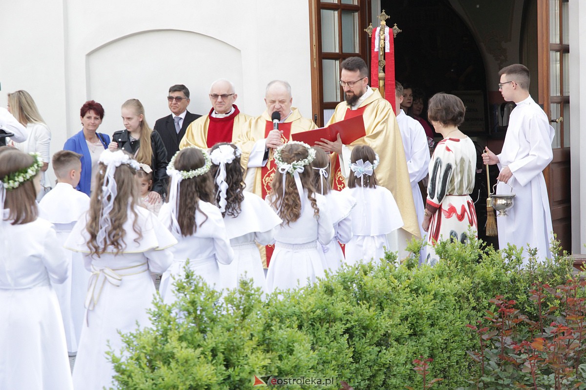 I Komunia Święta w sanktuarium pw. św. Antoniego Padewskiego w Ostrołęce {20.05.2023} - zdjęcie #18 - eOstroleka.pl