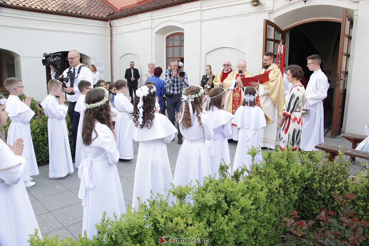 I Komunia Święta w sanktuarium pw. św. Antoniego Padewskiego w Ostrołęce {20.05.2023} - zdjęcie #16 - eOstroleka.pl