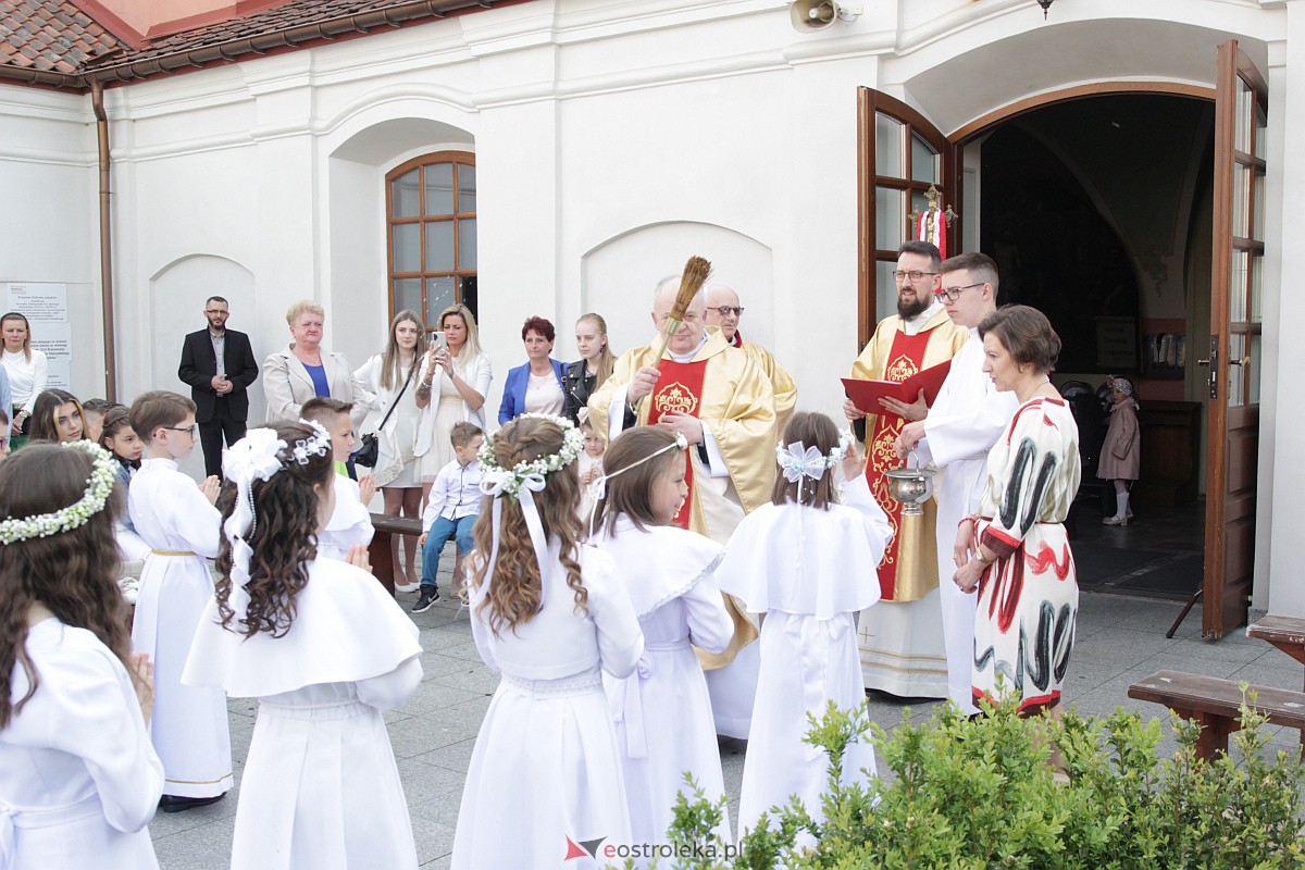 I Komunia Święta w sanktuarium pw. św. Antoniego Padewskiego w Ostrołęce {20.05.2023} - zdjęcie #14 - eOstroleka.pl