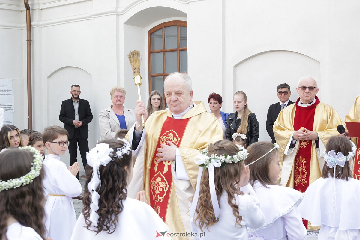 I Komunia Święta w sanktuarium pw. św. Antoniego Padewskiego w Ostrołęce {20.05.2023} - zdjęcie #13 - eOstroleka.pl