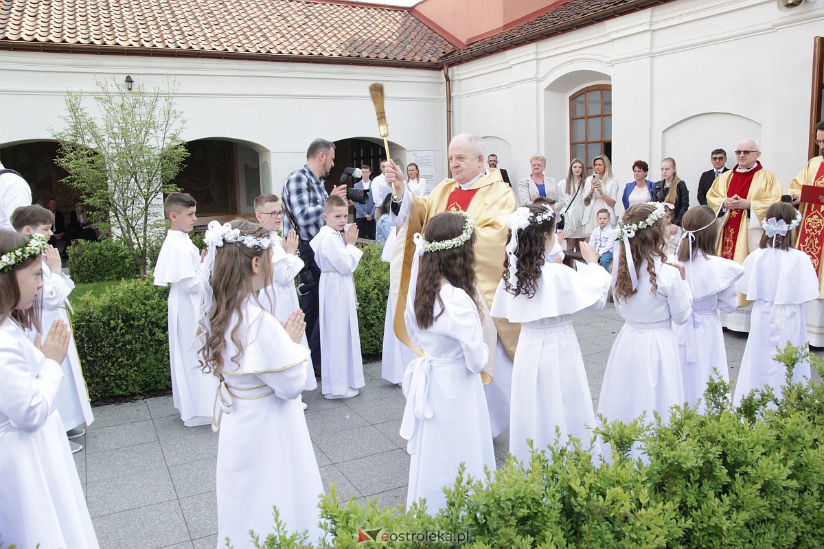 I Komunia Święta w sanktuarium pw. św. Antoniego Padewskiego w Ostrołęce {20.05.2023} - zdjęcie #12 - eOstroleka.pl