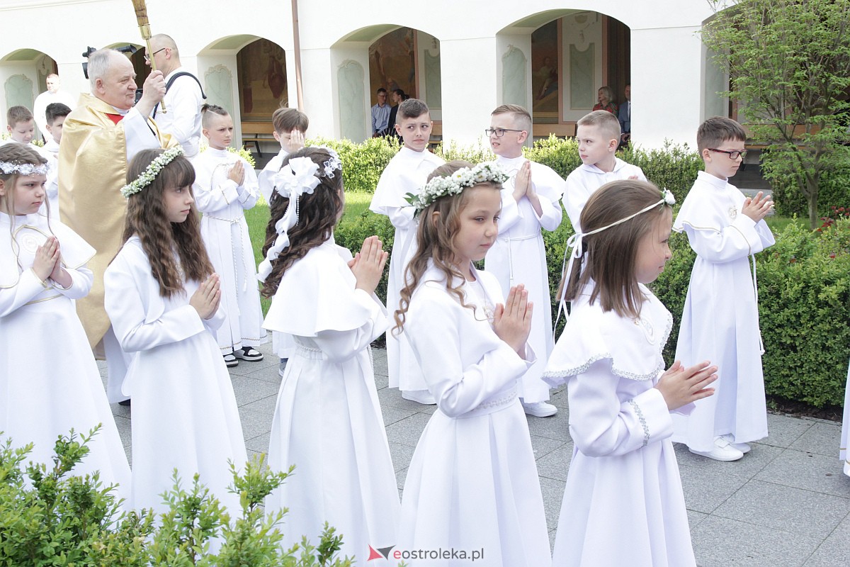 I Komunia Święta w sanktuarium pw. św. Antoniego Padewskiego w Ostrołęce {20.05.2023} - zdjęcie #10 - eOstroleka.pl
