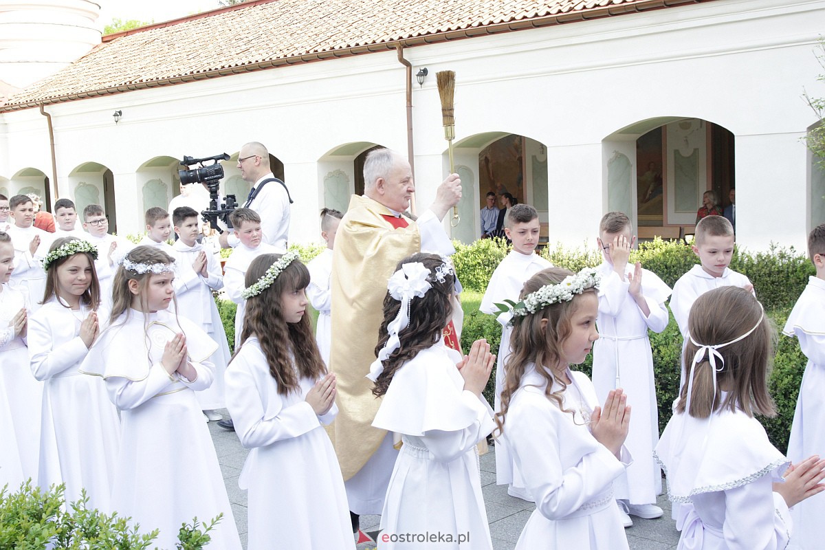 I Komunia Święta w sanktuarium pw. św. Antoniego Padewskiego w Ostrołęce {20.05.2023} - zdjęcie #9 - eOstroleka.pl