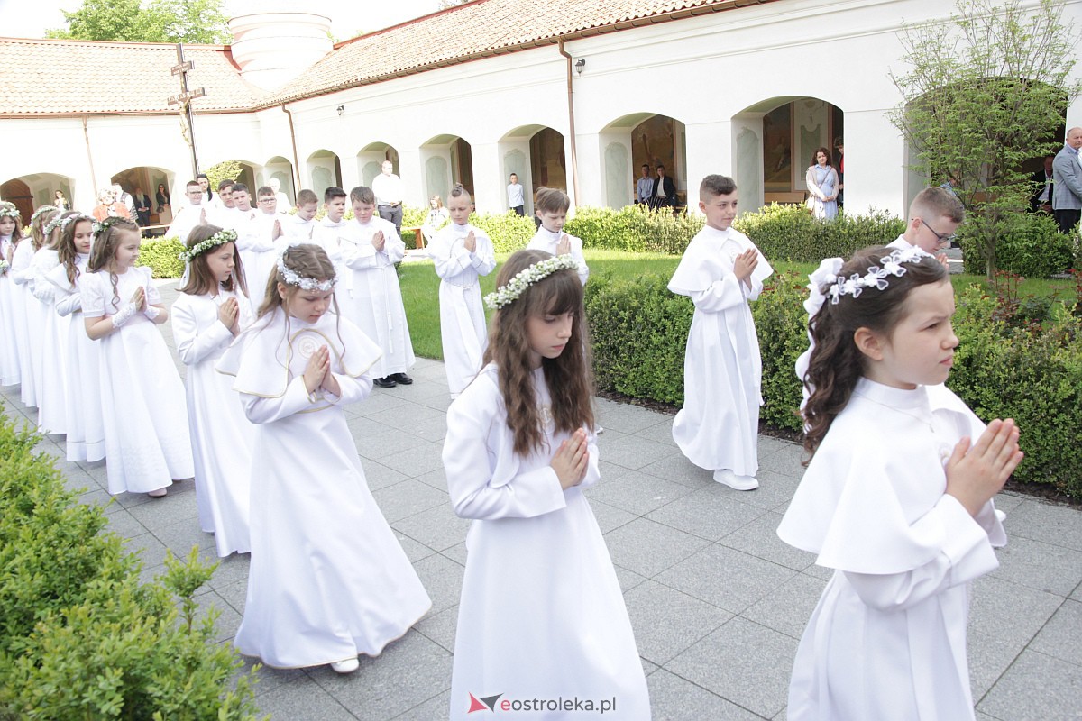 I Komunia Święta w sanktuarium pw. św. Antoniego Padewskiego w Ostrołęce {20.05.2023} - zdjęcie #5 - eOstroleka.pl