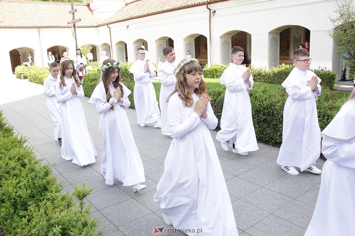 I Komunia Święta w sanktuarium pw. św. Antoniego Padewskiego w Ostrołęce {20.05.2023} - zdjęcie #1 - eOstroleka.pl