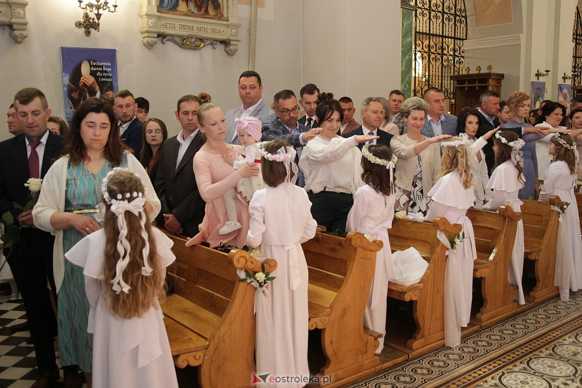 I Komunia Święta w kościele farnym [20.05.2023] - zdjęcie #40 - eOstroleka.pl