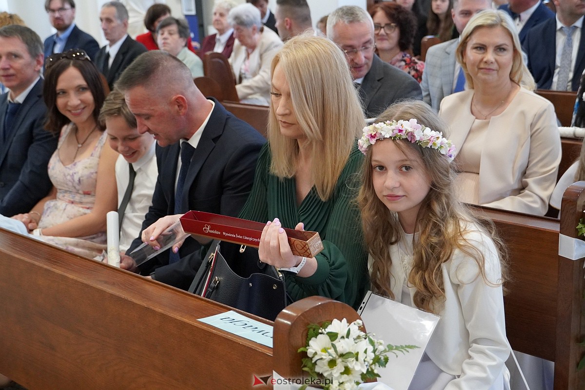 Uroczystość Pierwszej Komunii Świętej w parafii pw. św. Franciszka z Asyżu w Ostrołęce [20.05.2023] - zdjęcie #35 - eOstroleka.pl