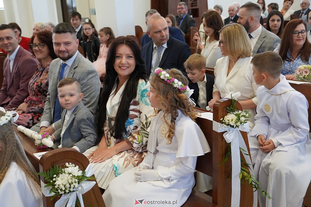 Uroczystość Pierwszej Komunii Świętej w parafii pw. św. Franciszka z Asyżu w Ostrołęce [20.05.2023] - zdjęcie #33 - eOstroleka.pl