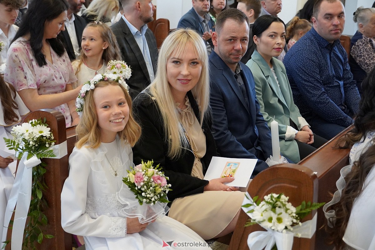 Uroczystość Pierwszej Komunii Świętej w parafii pw. św. Franciszka z Asyżu w Ostrołęce [20.05.2023] - zdjęcie #30 - eOstroleka.pl