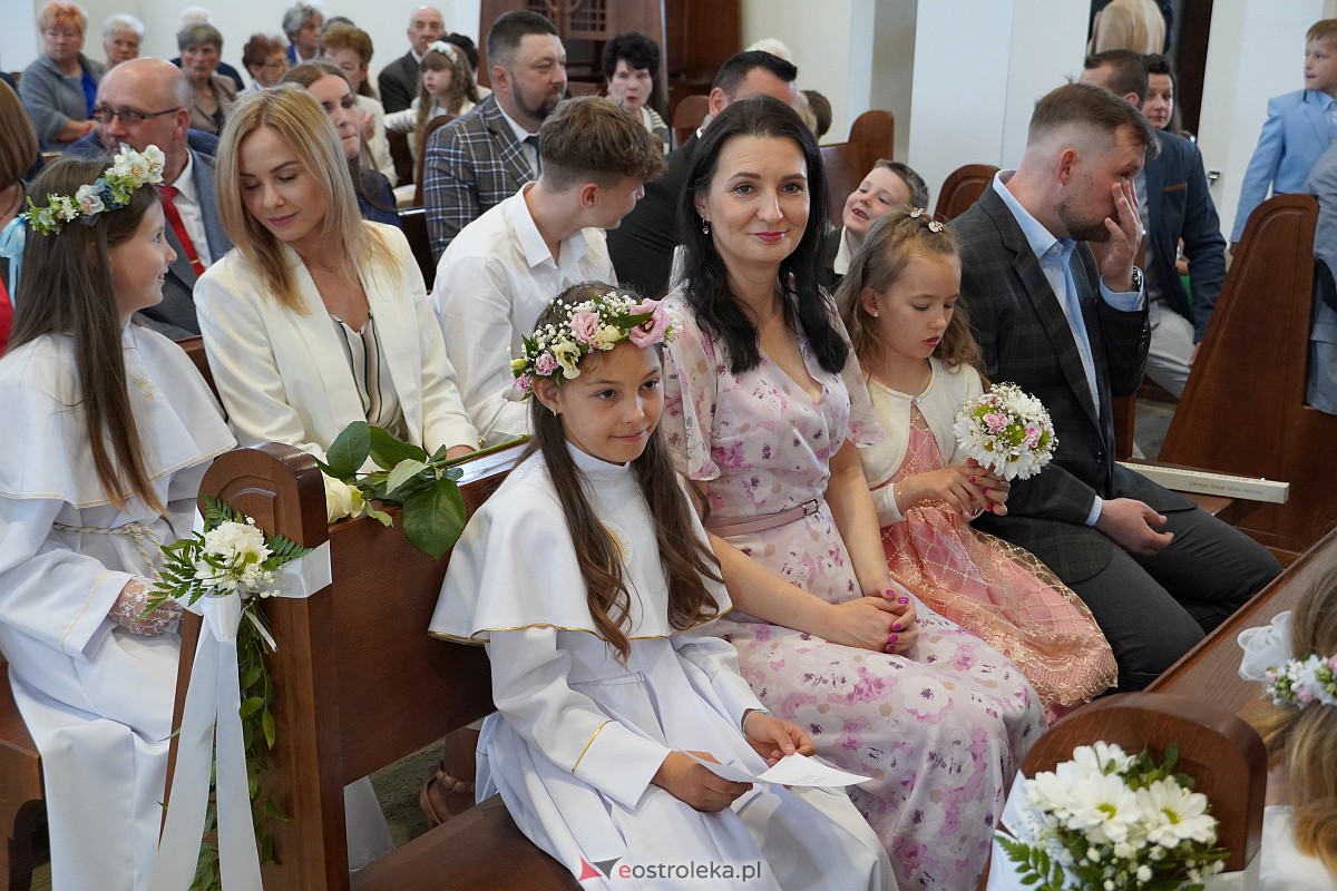 Uroczystość Pierwszej Komunii Świętej w parafii pw. św. Franciszka z Asyżu w Ostrołęce [20.05.2023] - zdjęcie #29 - eOstroleka.pl