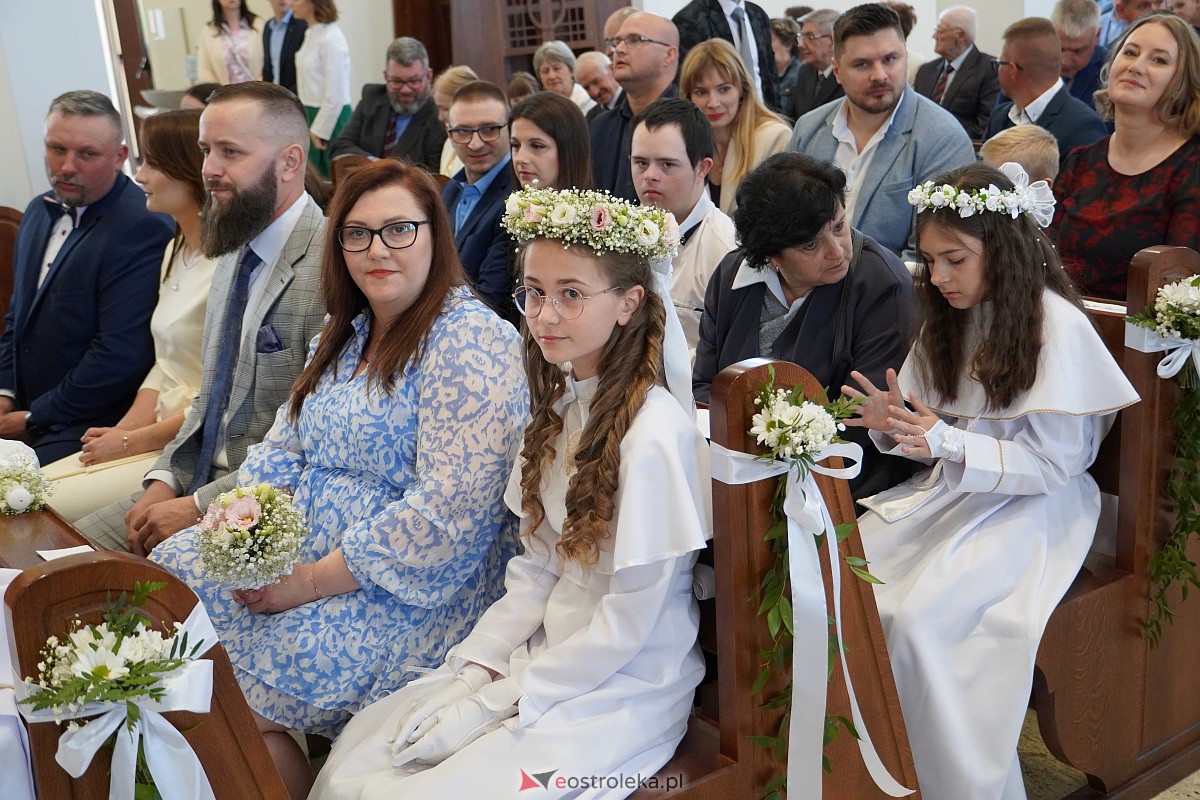 Uroczystość Pierwszej Komunii Świętej w parafii pw. św. Franciszka z Asyżu w Ostrołęce [20.05.2023] - zdjęcie #27 - eOstroleka.pl