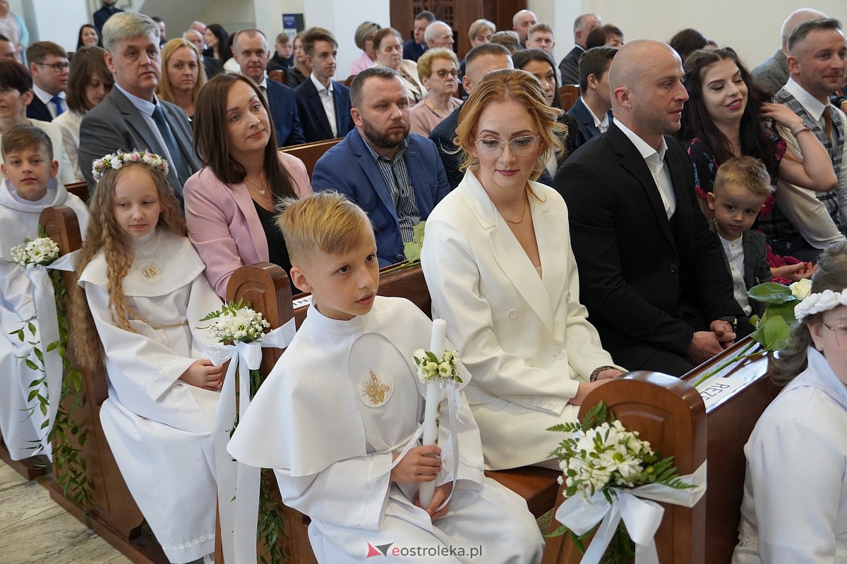 Uroczystość Pierwszej Komunii Świętej w parafii pw. św. Franciszka z Asyżu w Ostrołęce [20.05.2023] - zdjęcie #15 - eOstroleka.pl