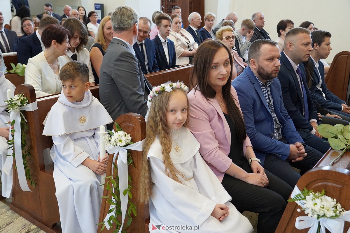 Uroczystość Pierwszej Komunii Świętej w parafii pw. św. Franciszka z Asyżu w Ostrołęce [20.05.2023] - zdjęcie #14 - eOstroleka.pl