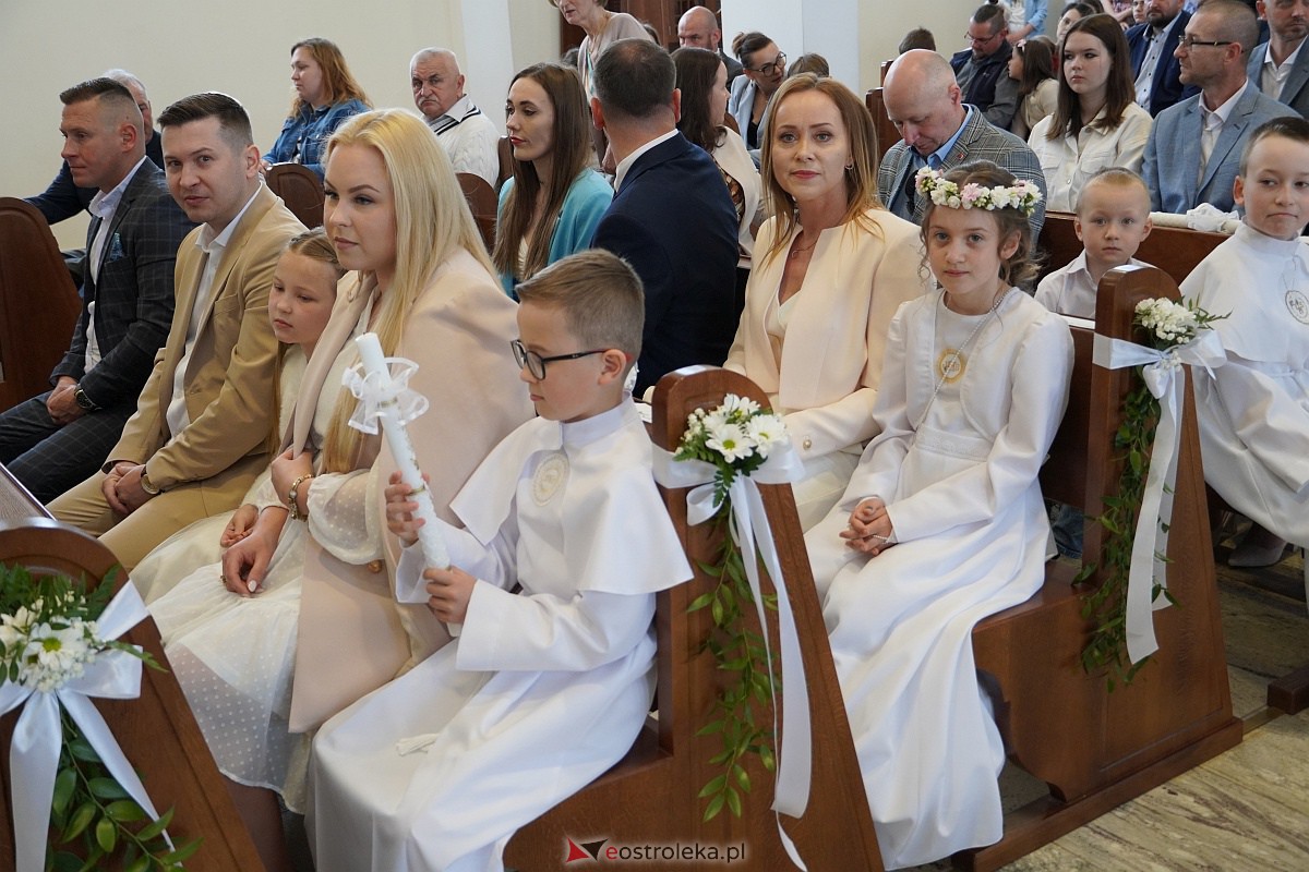Uroczystość Pierwszej Komunii Świętej w parafii pw. św. Franciszka z Asyżu w Ostrołęce [20.05.2023] - zdjęcie #12 - eOstroleka.pl